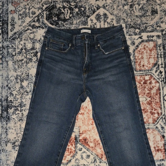 Good American Jeans GPST802T 1331 | Straight Leg | Used, Excellent Condition - Picture 2 of 9